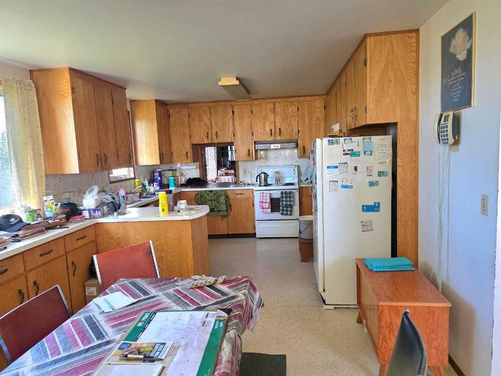 221036 Twp Rd 9-1A Township, Rural Lethbridge County, AB - Indoor Photo Showing Kitchen With Double Sink