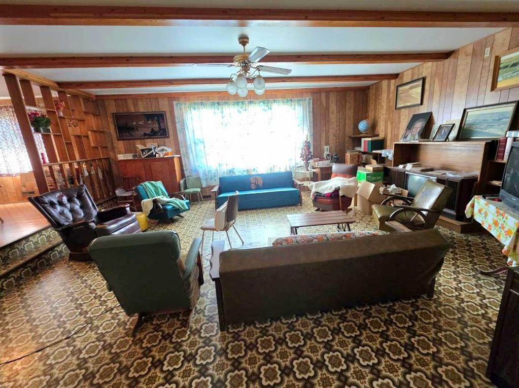221036 Twp Rd 9-1A Township, Rural Lethbridge County, AB - Indoor Photo Showing Living Room