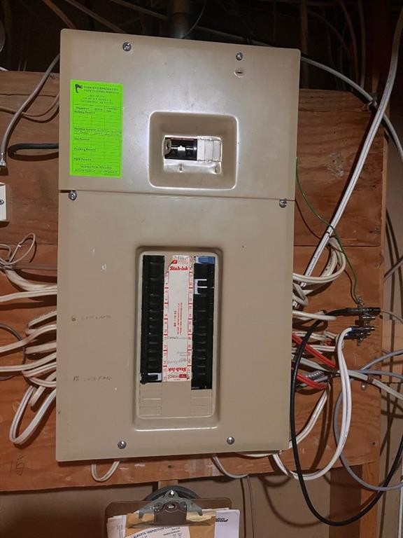 409 Main Street Nw, Milk River, AB - Indoor Photo Showing Other Room