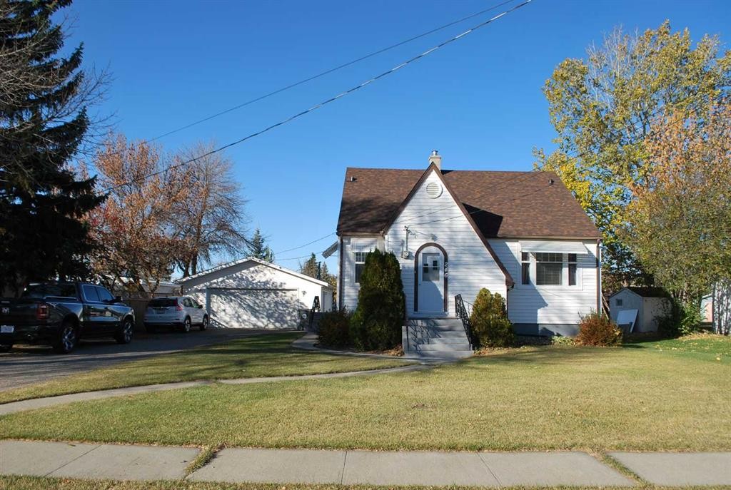 246 N 100 E, Raymond, AB - Outdoor