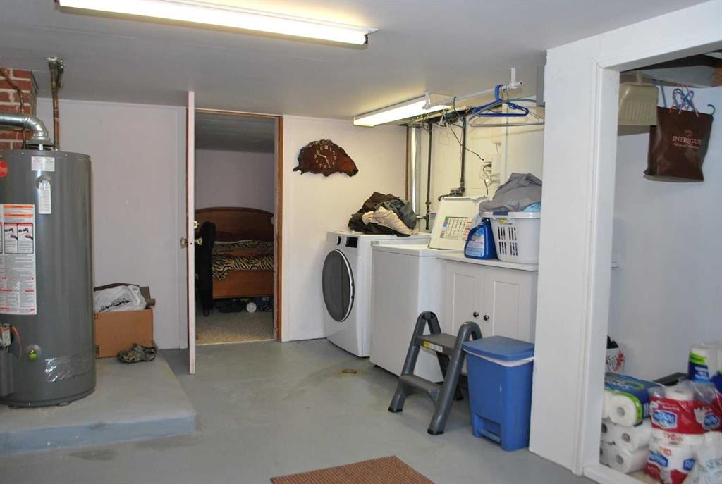 246 N 100 E, Raymond, AB - Indoor Photo Showing Laundry Room