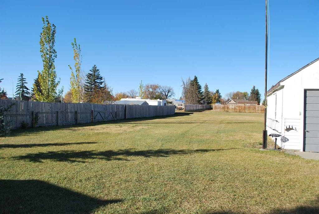 246 N 100 E, Raymond, AB - Outdoor