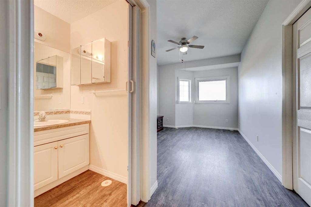 103-6 Skyline Crescent, Claresholm, AB - Indoor Photo Showing Other Room