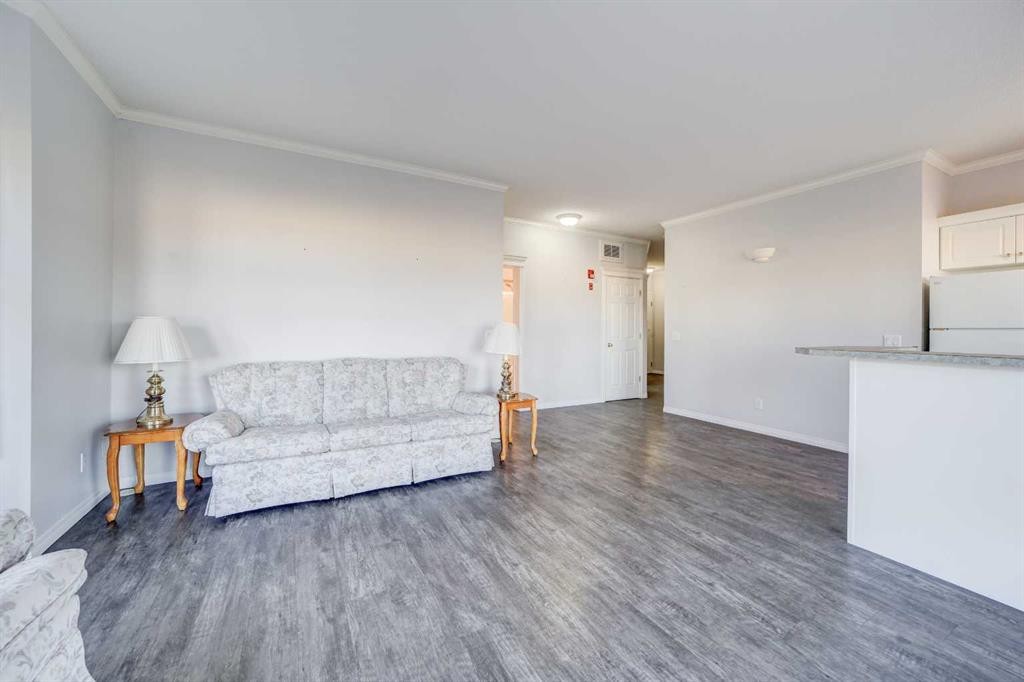 103-6 Skyline Crescent, Claresholm, AB - Indoor