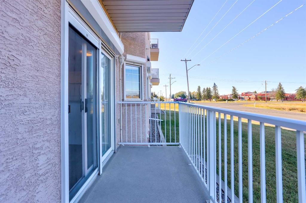 103-6 Skyline Crescent, Claresholm, AB - Outdoor With Balcony With Exterior