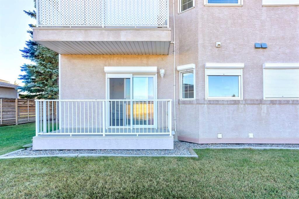 103-6 Skyline Crescent, Claresholm, AB - Outdoor