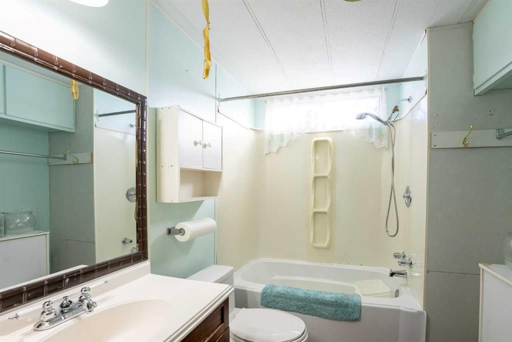 19-5853 4 Street, Claresholm, AB