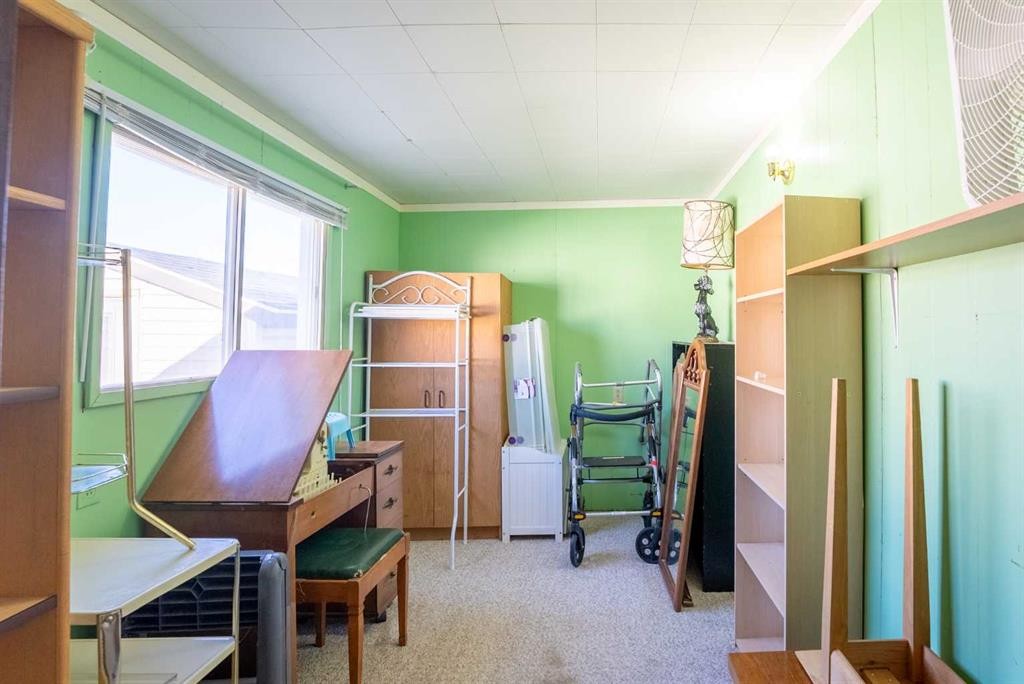 19-5853 4 Street, Claresholm, AB