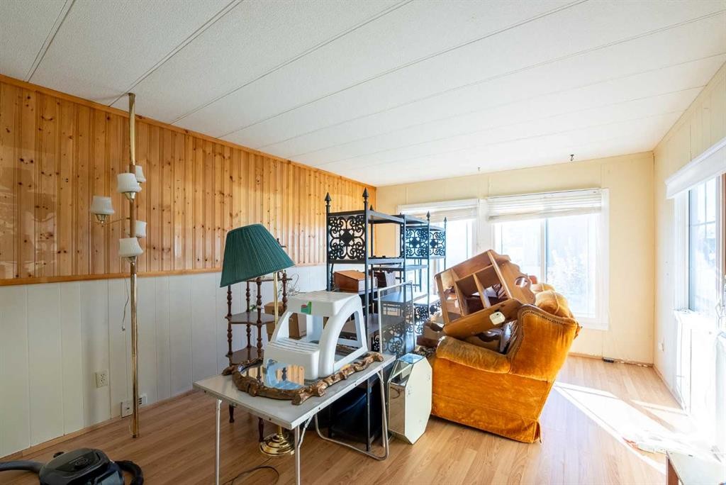 19-5853 4 Street, Claresholm, AB