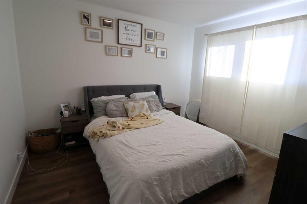 5707 50 St, Taber, AB - Indoor Photo Showing Bedroom