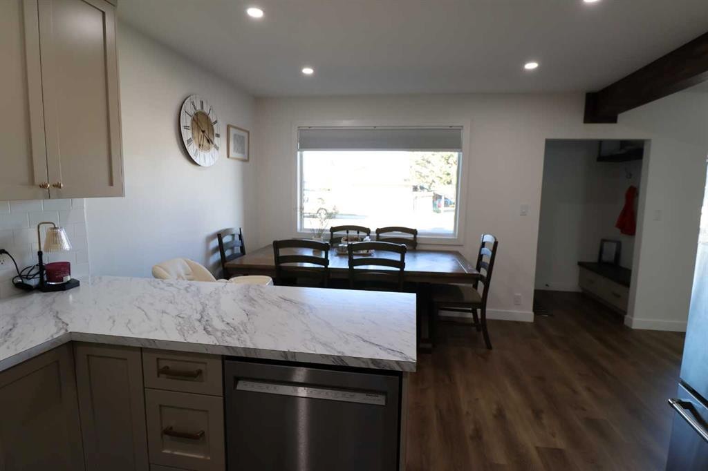 5707 50 St, Taber, AB - Indoor