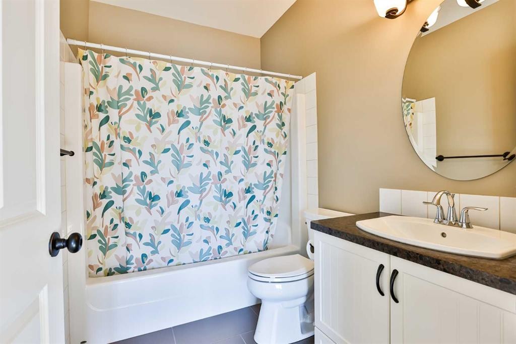 887 Keystone Meadows West, Lethbridge, AB - Indoor Photo Showing Bathroom