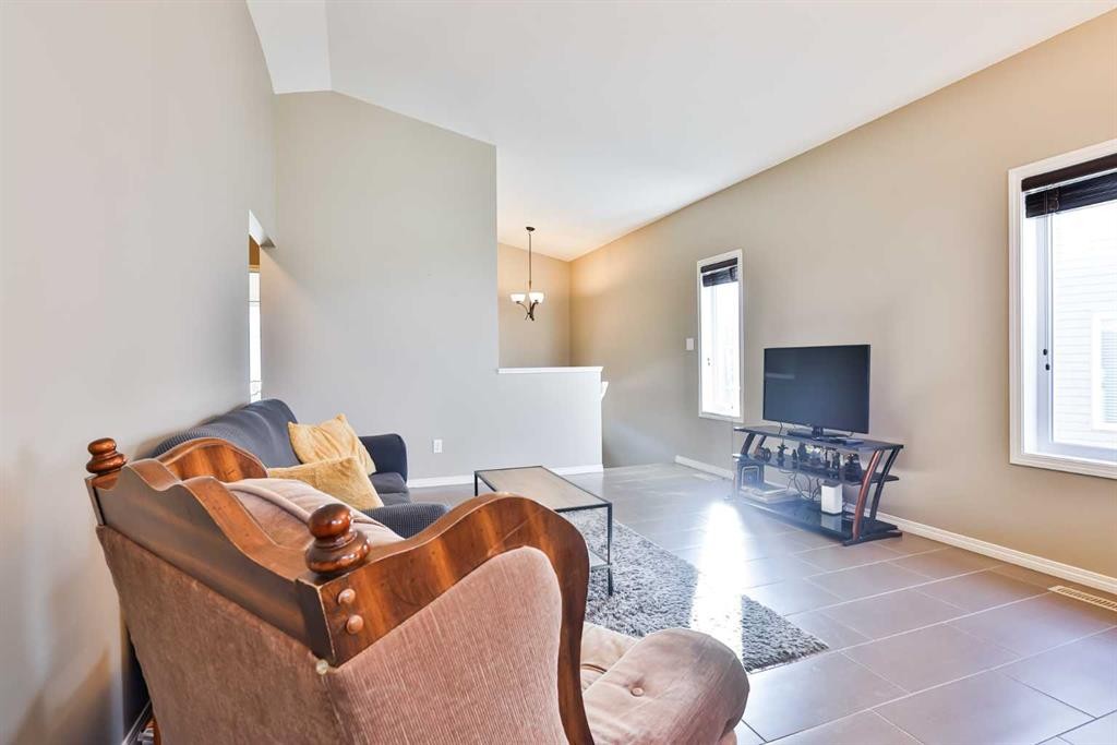 887 Keystone Meadows West, Lethbridge, AB - Indoor