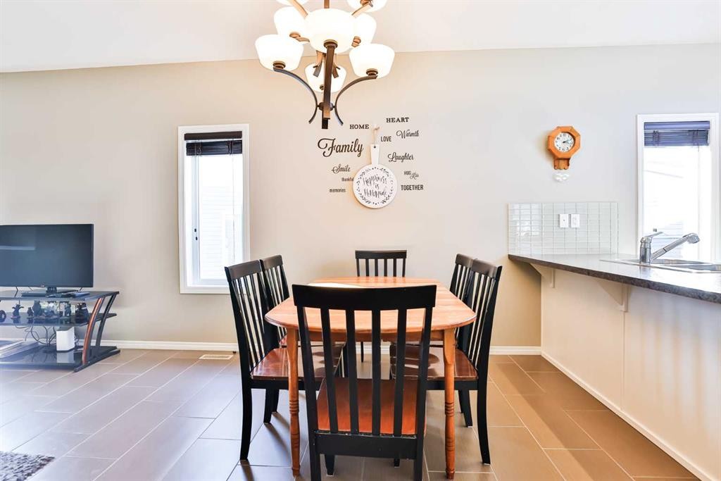 887 Keystone Meadows West, Lethbridge, AB - Indoor Photo Showing Dining Room