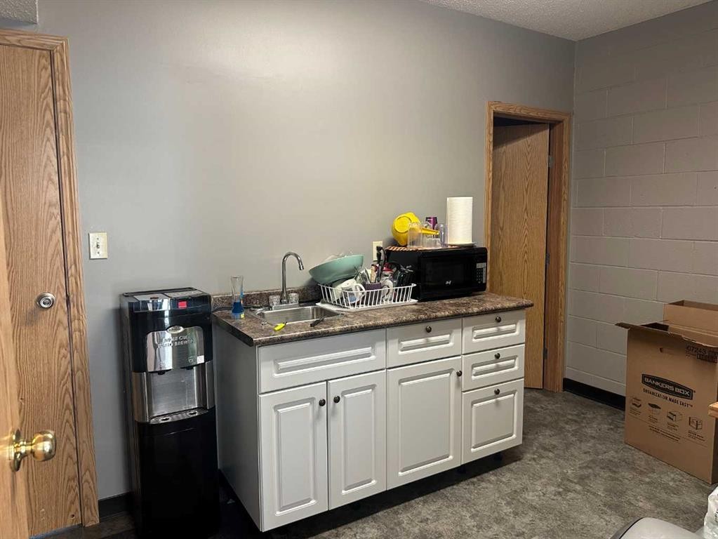 # 2-311 9 Street East, Brooks, AB