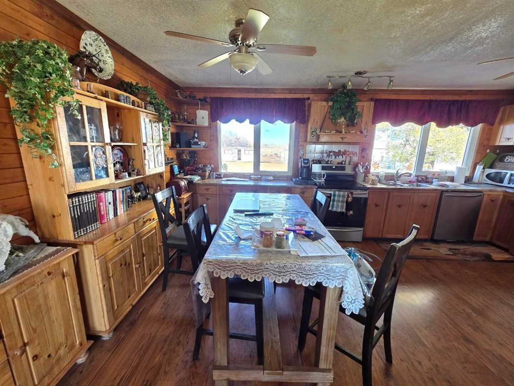 275083 Twp Rd 41, Hill Spring, AB - Indoor