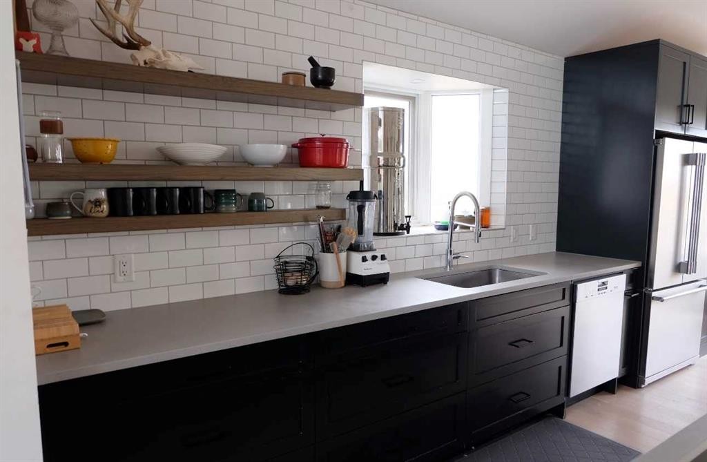 222041 Rge Rd 52, Magrath, AB - Indoor Photo Showing Kitchen