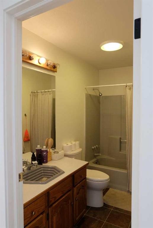 222041 Rge Rd 52, Magrath, AB - Indoor Photo Showing Bathroom