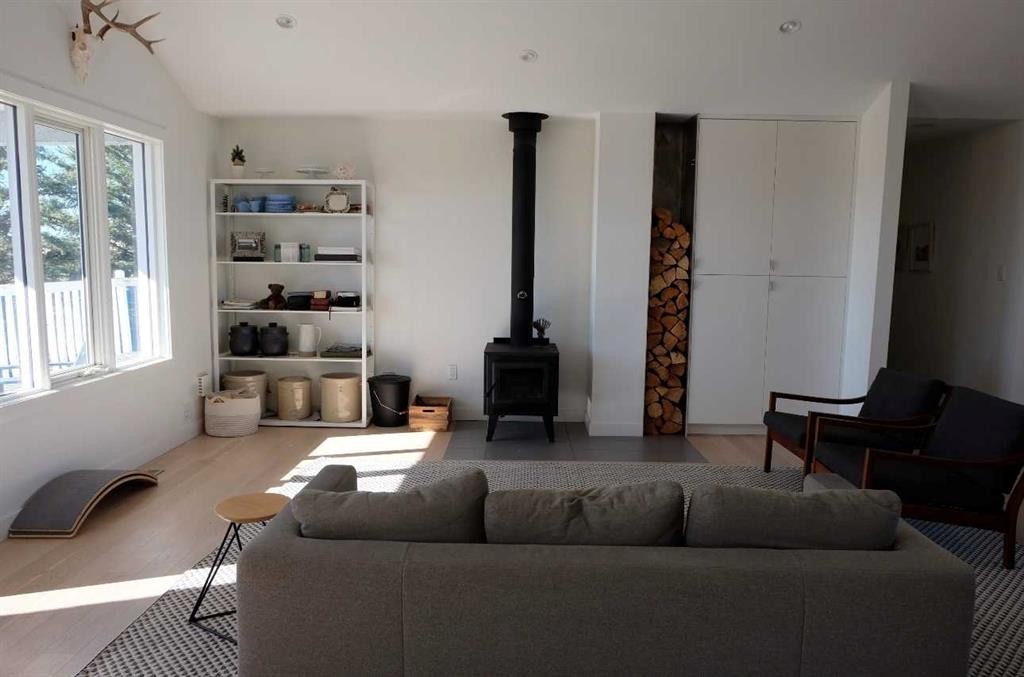 222041 Rge Rd 52, Magrath, AB - Indoor Photo Showing Living Room