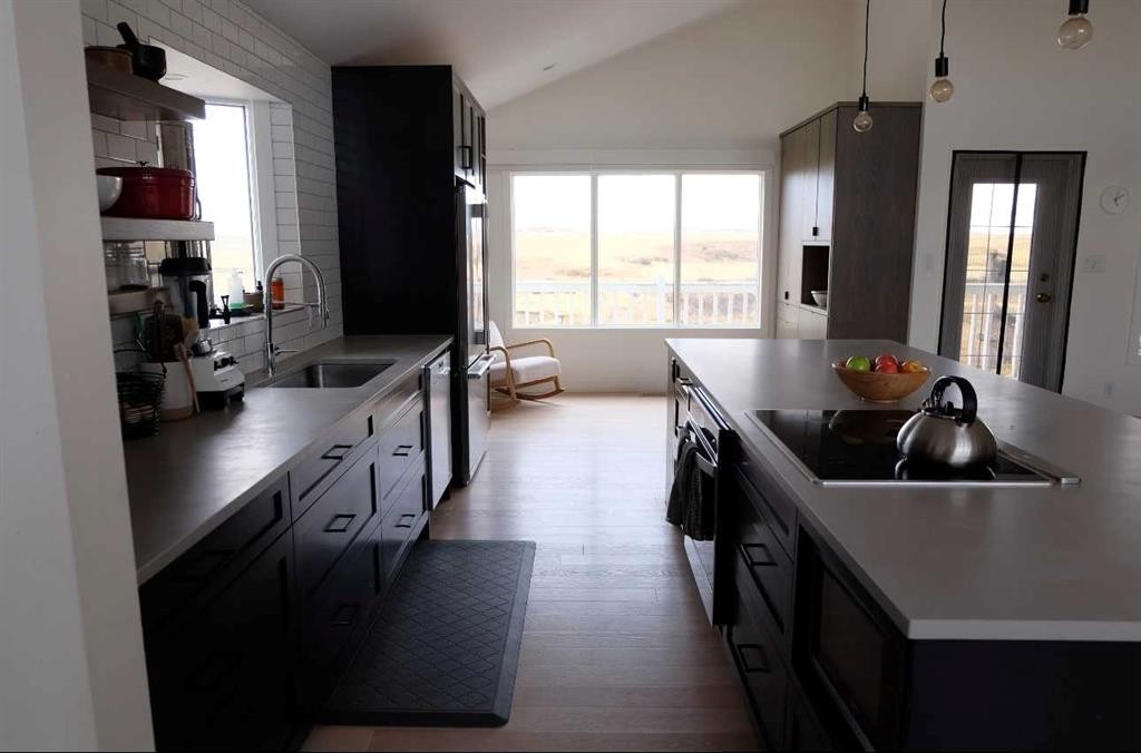 222041 Rge Rd 52, Magrath, AB - Indoor Photo Showing Kitchen