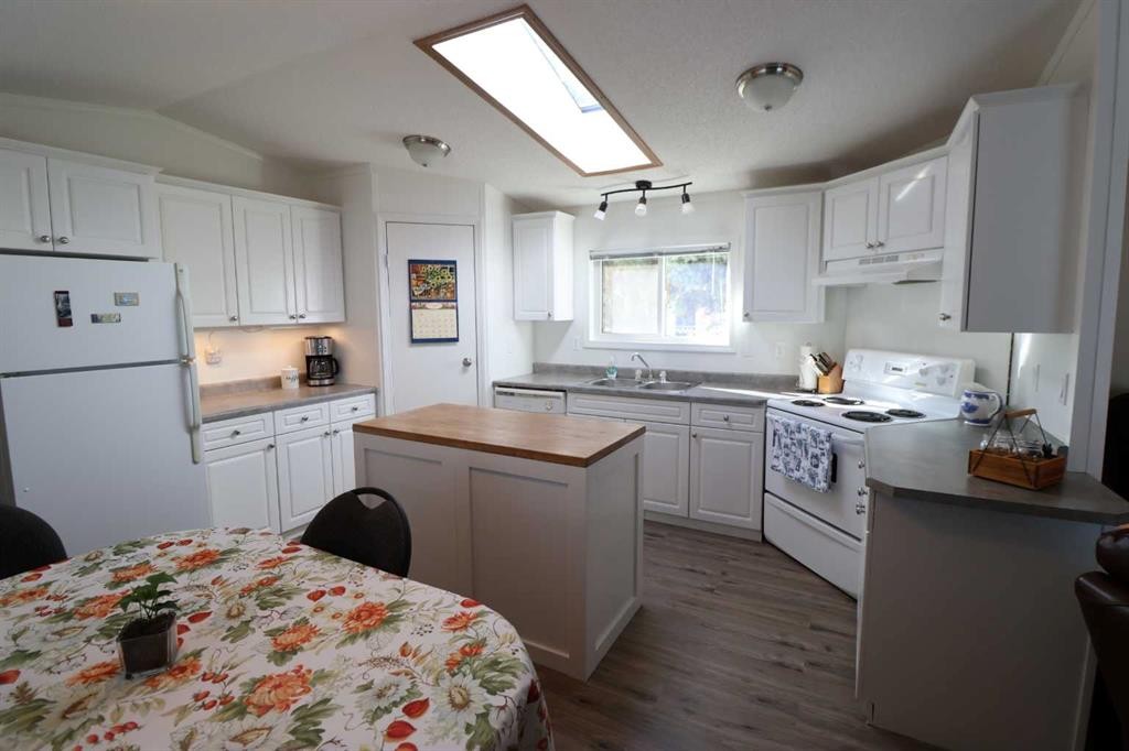 3002 33 Ave South, Lethbridge, AB