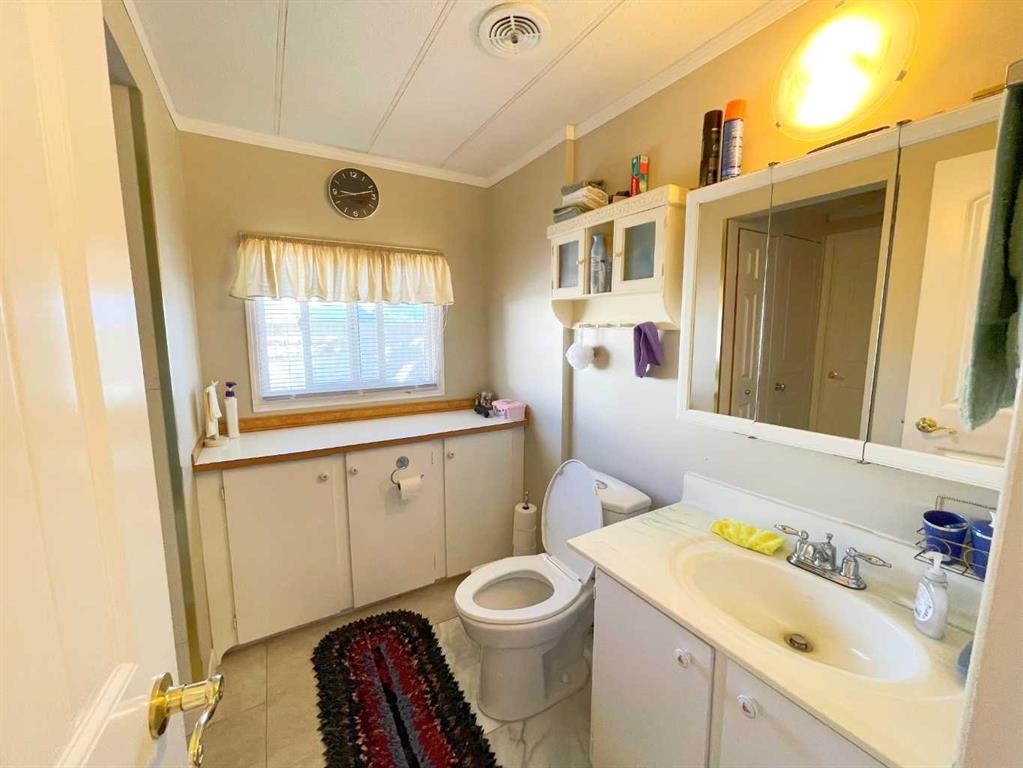 331 Armstrong Street, Carmangay, AB - Indoor Photo Showing Bathroom