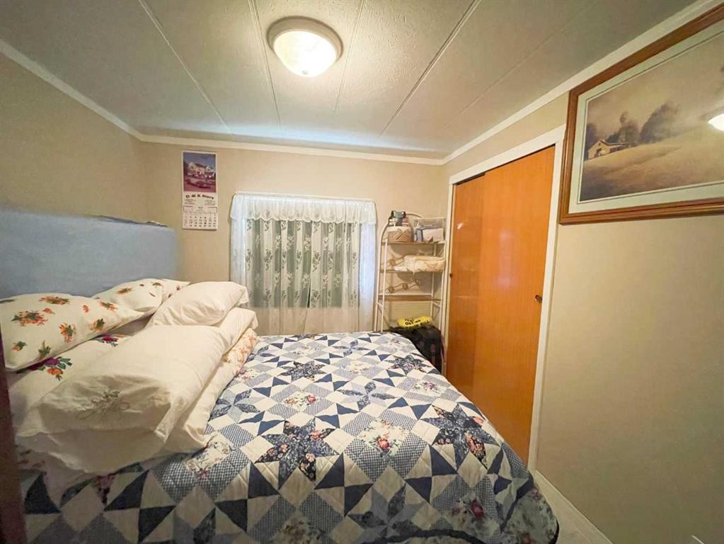 331 Armstrong Street, Carmangay, AB - Indoor Photo Showing Bedroom