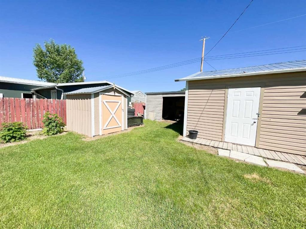 331 Armstrong Street, Carmangay, AB - Outdoor