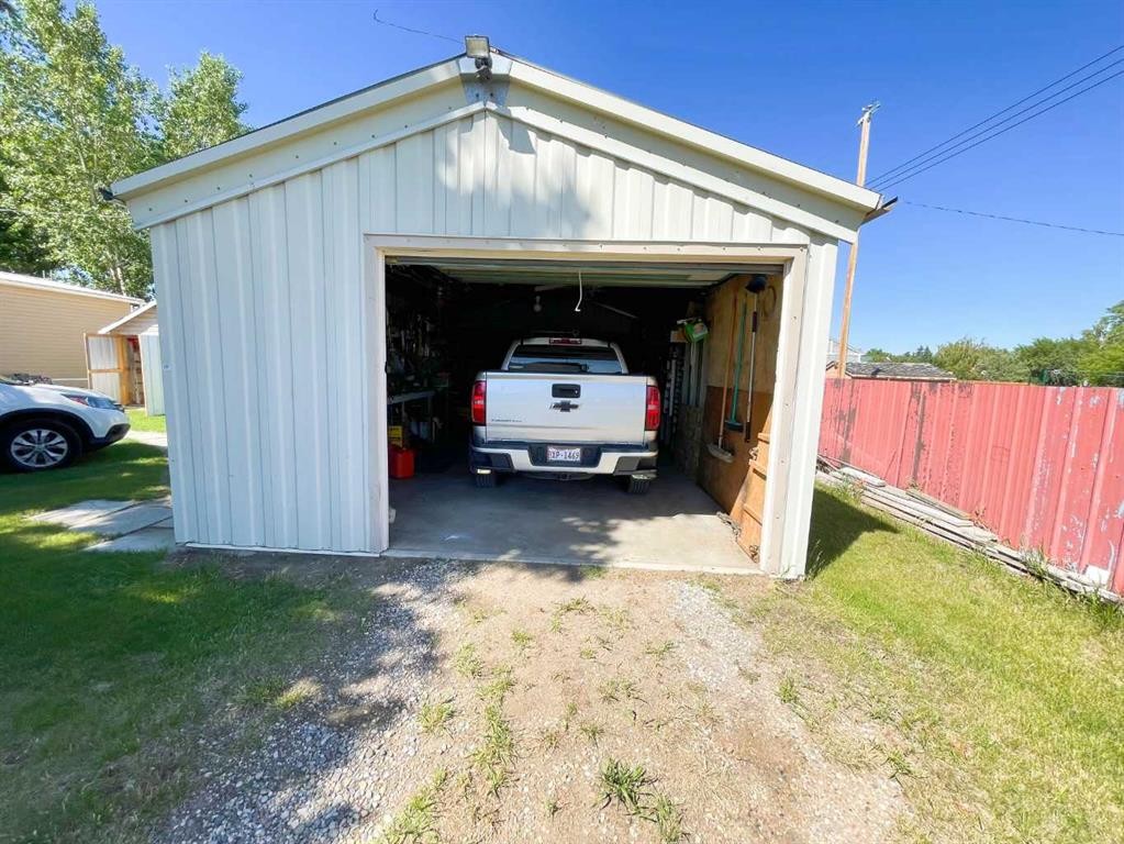 331 Armstrong Street, Carmangay, AB - Outdoor