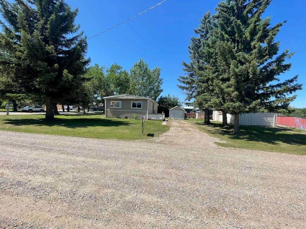 331 Armstrong Street, Carmangay, AB - Outdoor