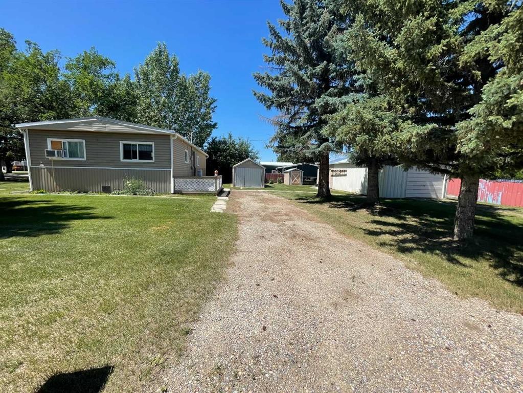 331 Armstrong Street, Carmangay, AB - Outdoor