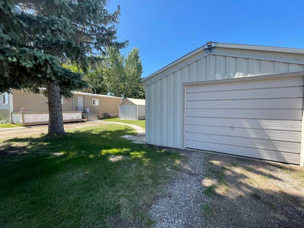 331 Armstrong Street, Carmangay, AB - Outdoor