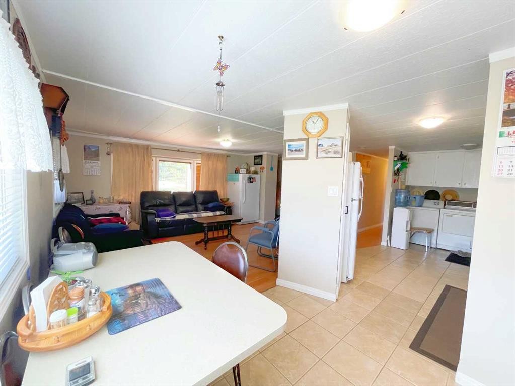 331 Armstrong Street, Carmangay, AB - Indoor