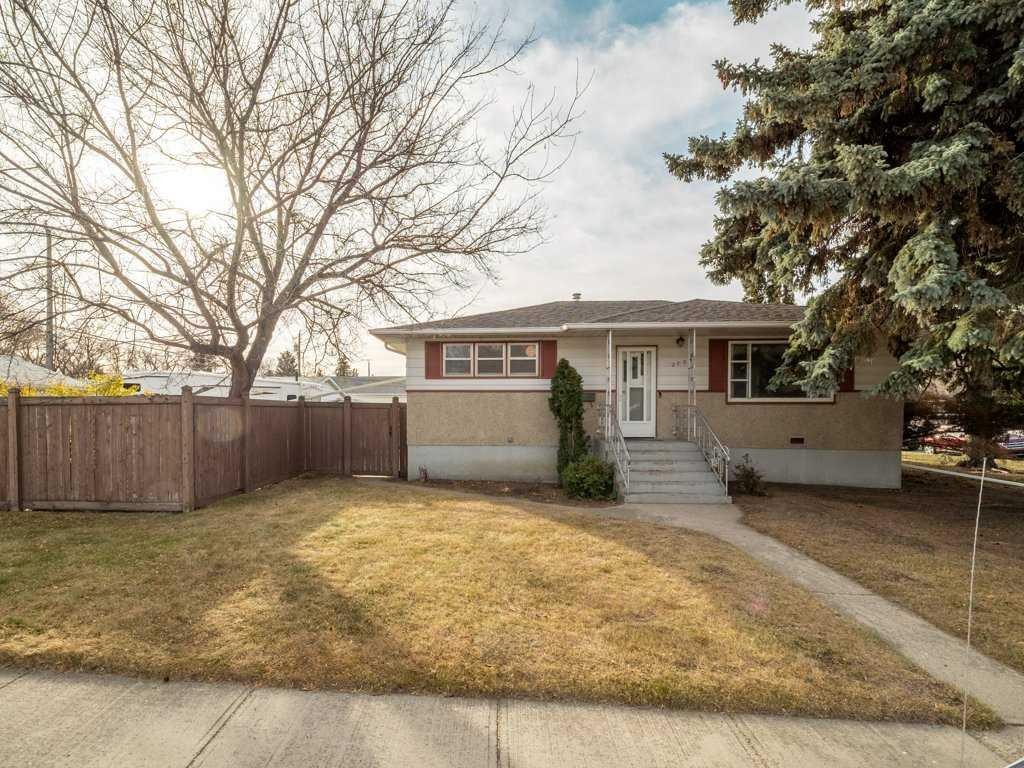 2704 3 Avenue South, Lethbridge, AB - Outdoor