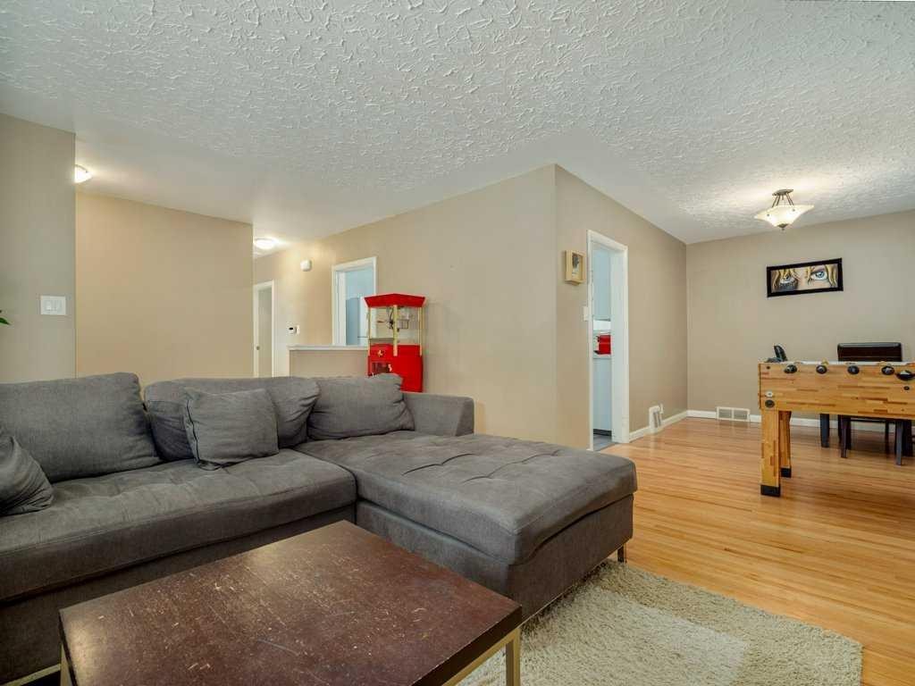 2704 3 Avenue South, Lethbridge, AB - Indoor Photo Showing Living Room