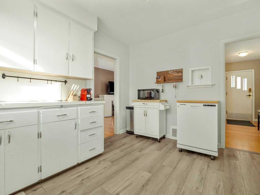 2704 3 Avenue South, Lethbridge, AB - Indoor Photo Showing Kitchen