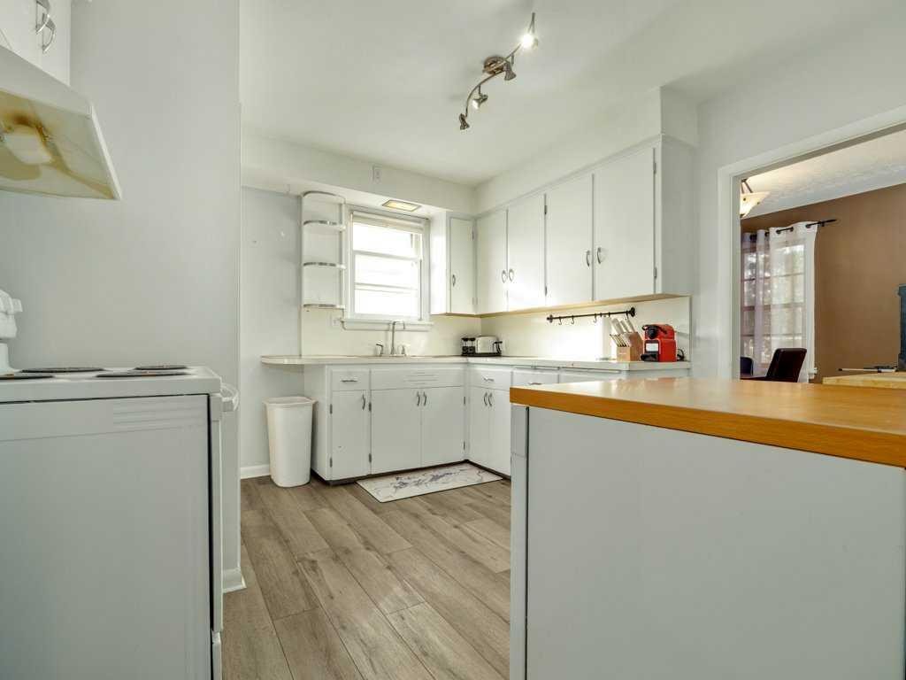 2704 3 Avenue South, Lethbridge, AB - Indoor Photo Showing Kitchen