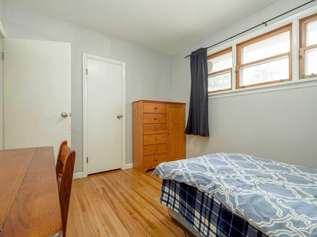 2704 3 Avenue South, Lethbridge, AB - Indoor Photo Showing Bedroom