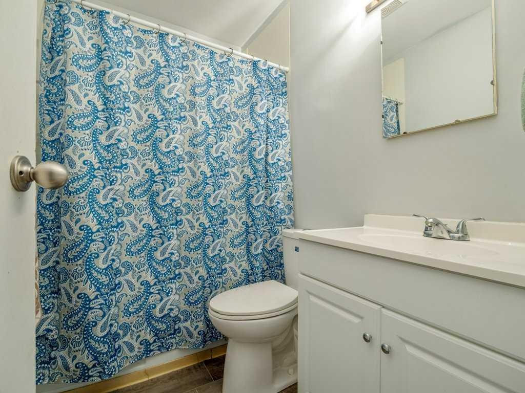 2704 3 Avenue South, Lethbridge, AB - Indoor Photo Showing Bathroom