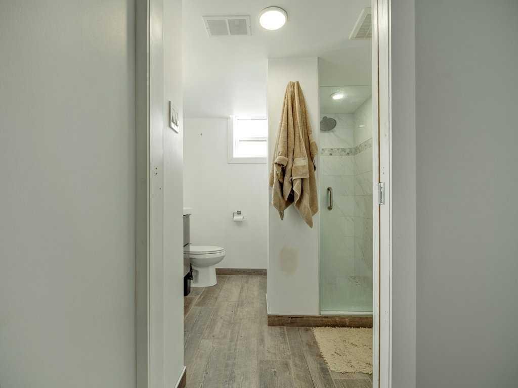 2704 3 Avenue South, Lethbridge, AB - Indoor Photo Showing Bathroom