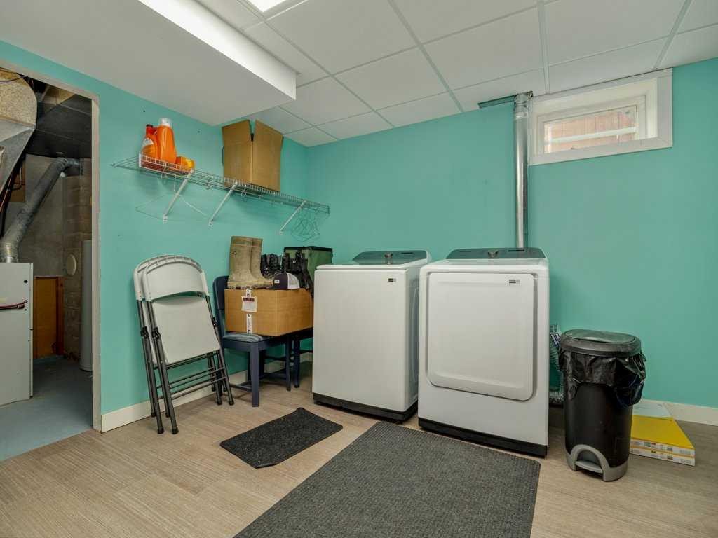 2704 3 Avenue South, Lethbridge, AB - Indoor Photo Showing Laundry Room