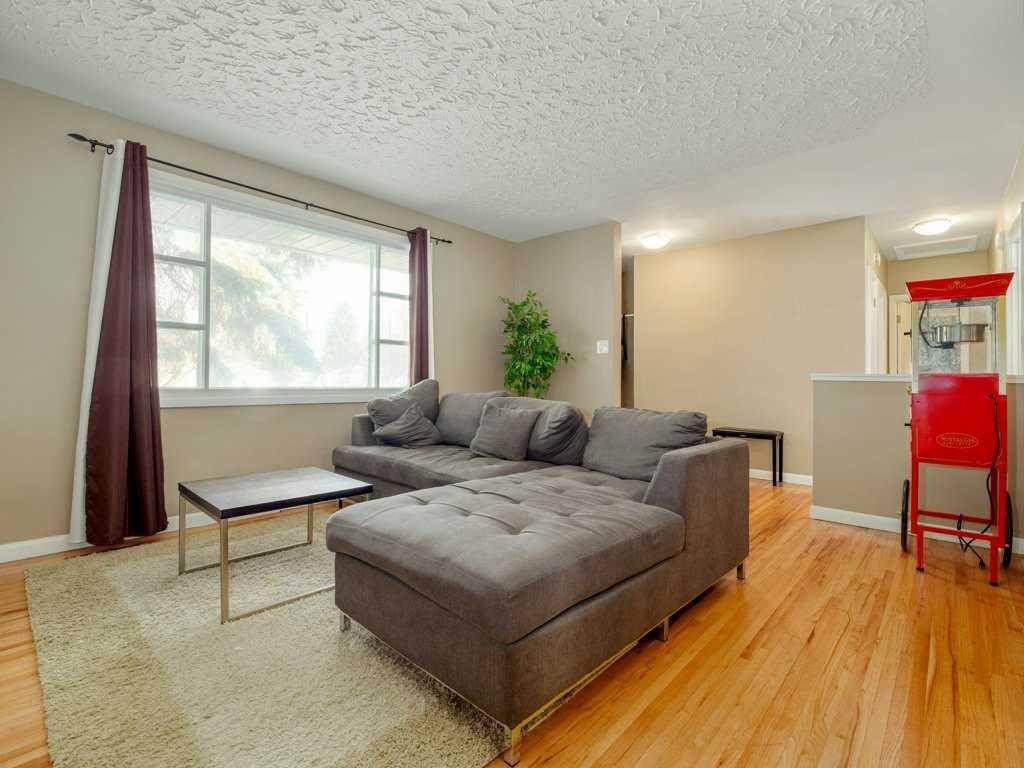 2704 3 Avenue South, Lethbridge, AB - Indoor Photo Showing Living Room