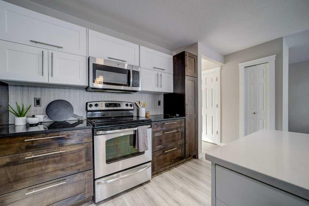 29 Peigan Court West, Lethbridge, AB - Indoor Photo Showing Kitchen