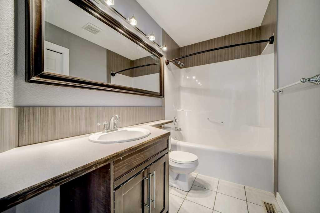 29 Peigan Court West, Lethbridge, AB - Indoor Photo Showing Bathroom