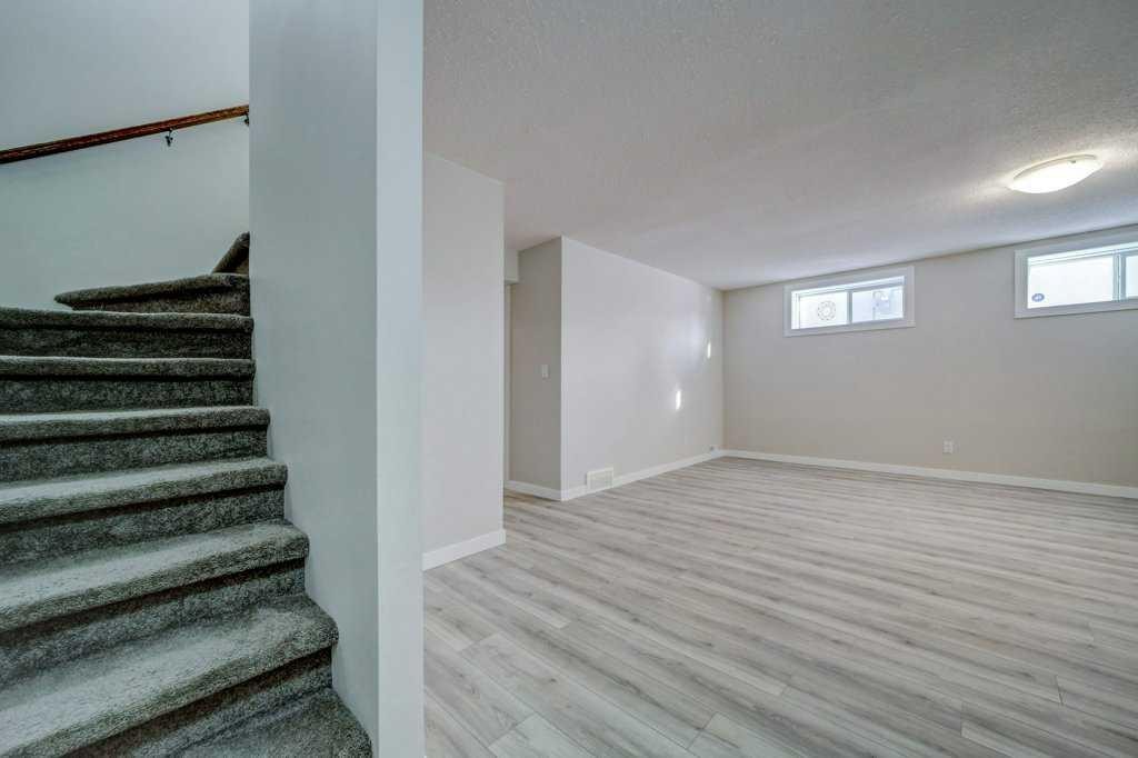 29 Peigan Court West, Lethbridge, AB - Indoor Photo Showing Other Room