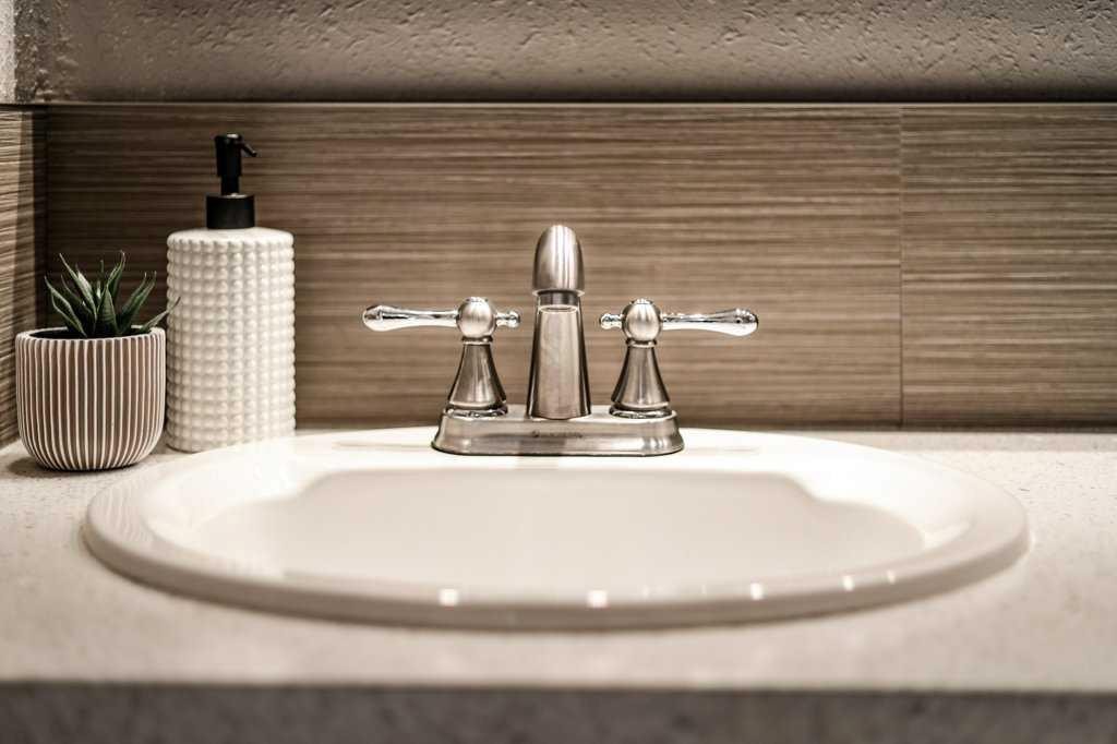 29 Peigan Court West, Lethbridge, AB - Indoor Photo Showing Bathroom