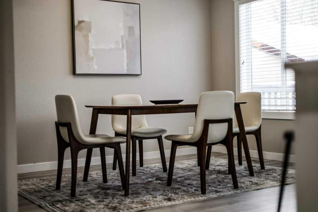 29 Peigan Court West, Lethbridge, AB - Indoor Photo Showing Dining Room