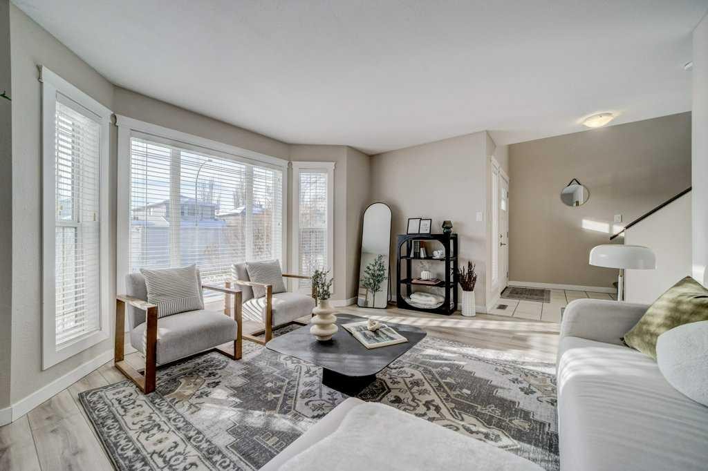 29 Peigan Court West, Lethbridge, AB - Indoor Photo Showing Living Room