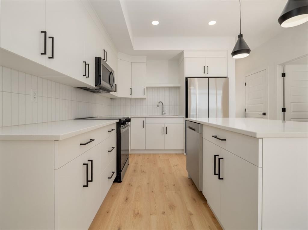 669 Blackwolf Boulevard North, Lethbridge, AB - Indoor Photo Showing Kitchen With Stainless Steel Kitchen With Upgraded Kitchen