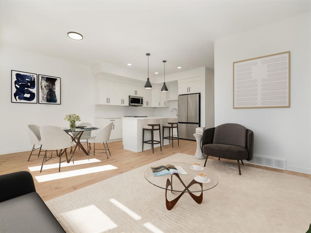 669 Blackwolf Boulevard North, Lethbridge, AB - Indoor Photo Showing Living Room